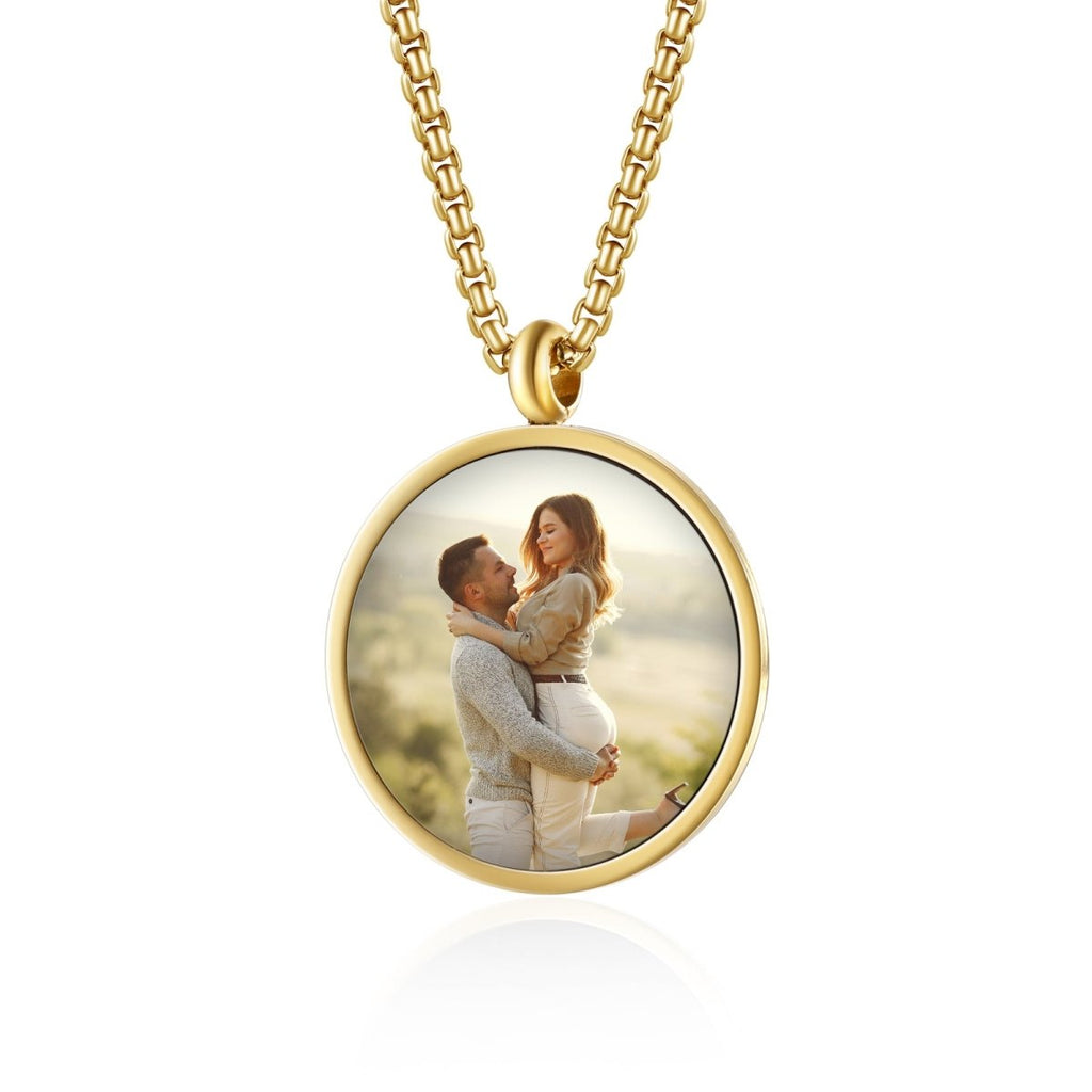 Personalised gold necklace with hidden photo projection, 19x1x26mm, 9.3g, sentimental jewelry.