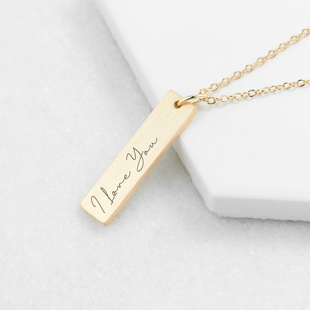 Gold bar pendant necklace engraved with a loved one's handwriting. A sentimental, stylish gift. Length: 3cm.