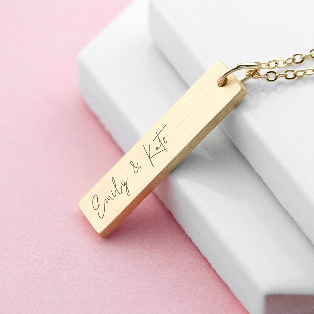 Gold bar pendant necklace engraved with a loved one's handwriting. A sentimental, stylish gift. Length: 3cm.